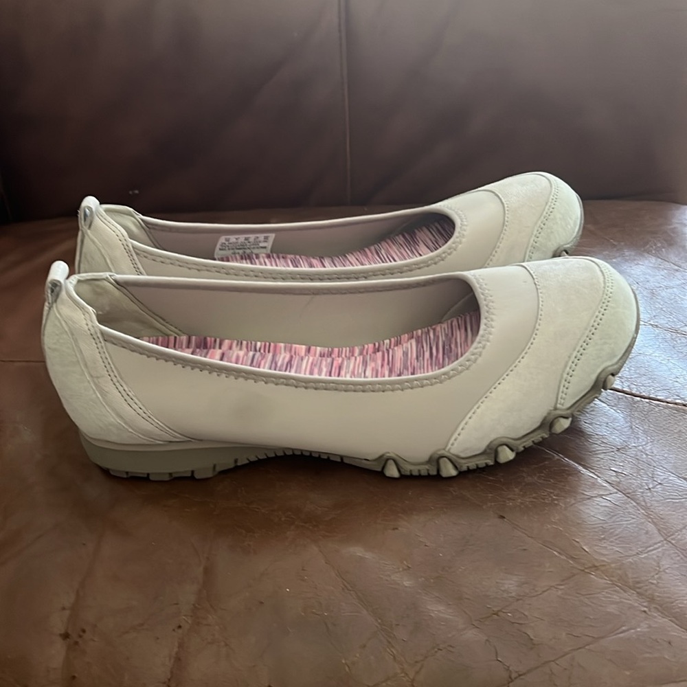 Skechers Women’s Relaxed Fit: Bikers               Skim: 10 taupe